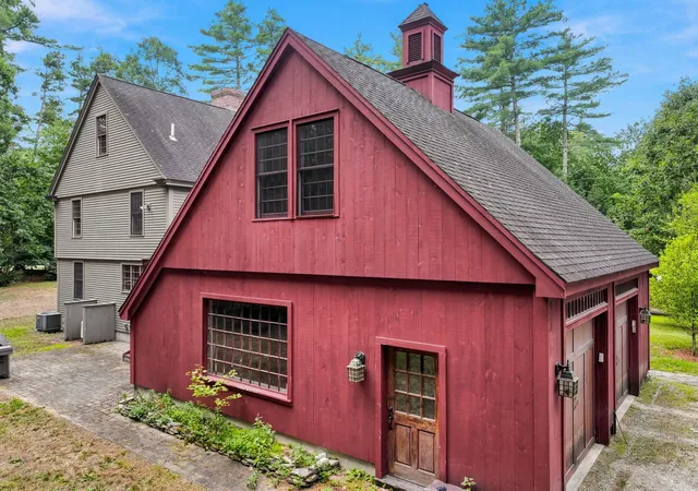 Photo 3 of Single family home for sale at 4 Russell Hill Rd, Brookline, NH 03033 | MLS# 5103171 | Listing updated on 2026-09-19