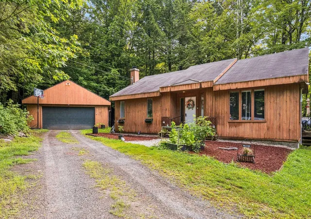 Single family home for sale at 43 Hartness Wy, Hartford, VT 05059 | MLS# 5103178