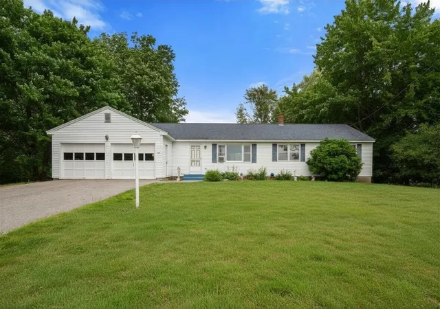 Photo 3 of Sale Pending at 200 Newington Rd, Greenland, NH 03840 | MLS# 5103185 | Listing updated on 2026-10-06