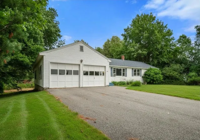 Photo 4 of Sale Pending at 200 Newington Rd, Greenland, NH 03840 | MLS# 5103185 | Listing updated on 2026-10-06