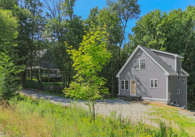 Photo 2 of Single family home for sale at 325 Mccurdy Rd, New Boston, NH 03070 | MLS# 5103192 | Listing updated on 2026-09-04