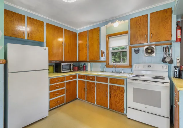 Photo 4 of Single family home for sale at 27 Cross Rd, Rochester, NH 03868 | MLS# 5103199 | Listing updated on 2026-09-08