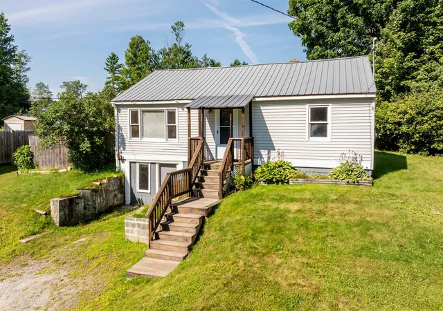 2nd image of 10 Swan St, Newport, NH 03773 | MLS# 5103210