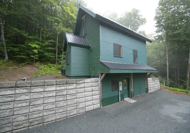 Photo 2 of Single family home for sale at 966 Old Man Mountain Rd, Saint Johnsbury, VT 05819 | MLS# 5103220 | Listing updated on 2026-08-04