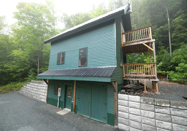 Photo 3 of Single family home for sale at 966 Old Man Mountain Rd, Saint Johnsbury, VT 05819 | MLS# 5103220 | Listing updated on 2026-08-04