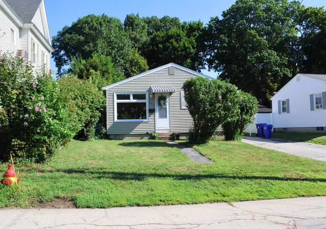 1st image of 542 Merrimack St, Manchester, NH 03103 | MLS# 5103227