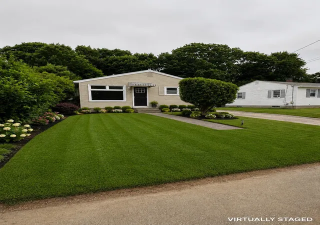 2nd image of 542 Merrimack St, Manchester, NH 03103 | MLS# 5103227