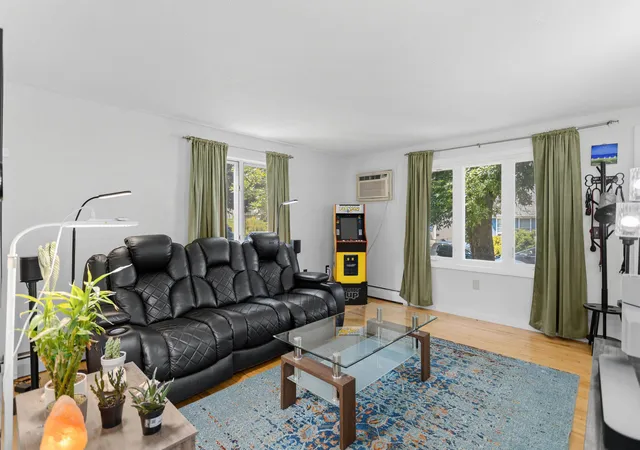 Photo 3 of Sale Pending at 331 Blucher St, Manchester, NH 03102 | MLS# 5103271 | Listing updated on 2026-09-26