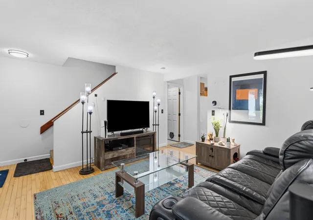 Photo 4 of Sale Pending at 331 Blucher St, Manchester, NH 03102 | MLS# 5103271 | Listing updated on 2026-09-26