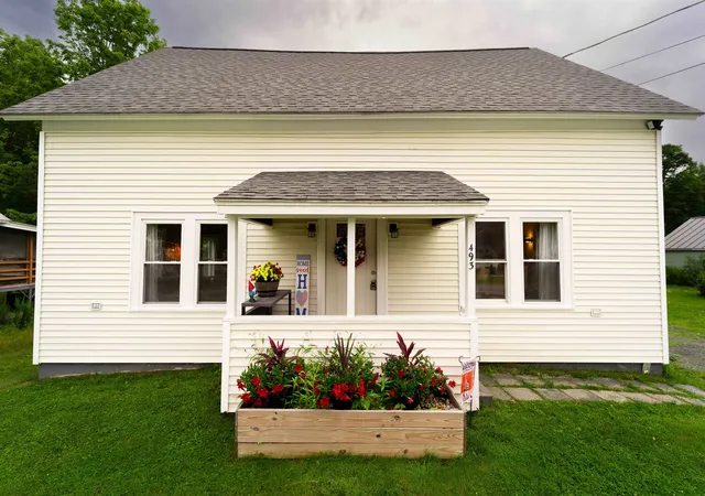 1st image of 493 Sunapee St, Newport, NH 03773 | MLS# 5103285