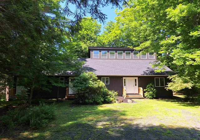 Photo 3 of Single family home for sale at 948 Wheelock Rd, Quechee, VT 05059 | MLS# 5103288 | Listing updated on 2026-09-03