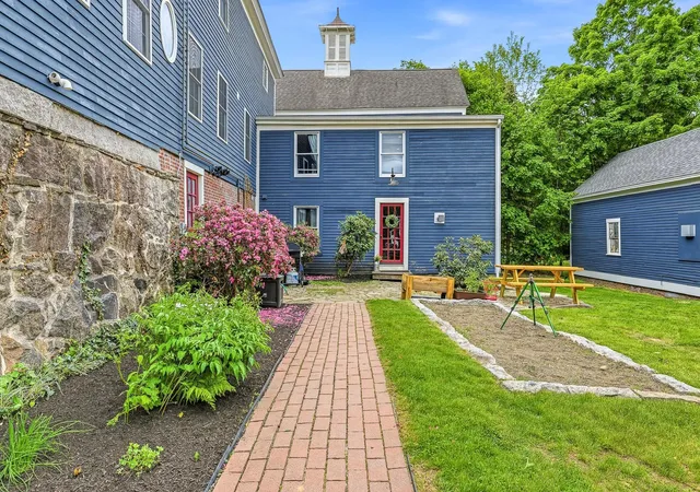 Photo 4 of Single family home for sale at 1 Old Manchester Rd #A, Raymond, NH 03077 | MLS# 5103289 | Listing updated on 2026-09-02