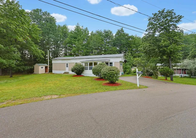 Photo 3 of Sale Pending at 49 Ridgefield Dr, Nashua, NH 03062 | MLS# 5103298 | Listing updated on 2026-08-20
