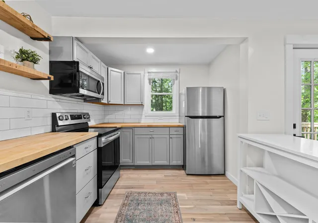 Photo 4 of Single family home for sale at 142 Browns Pasture Rd, Strafford, NH 03884 | MLS# 5103308 | Listing updated on 2026-09-16