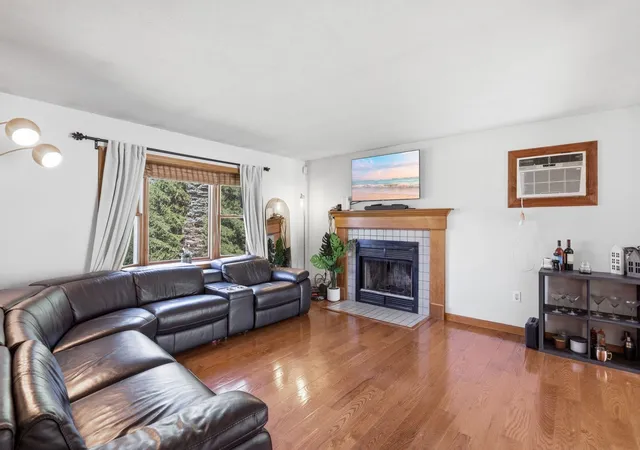 2nd image of 12 Constance Dr, Londonderry, NH 03053 | MLS# 5103311