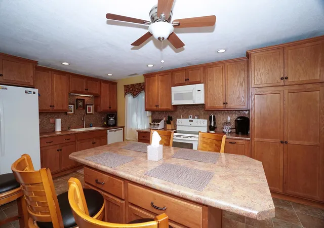 2nd image of 168 Coburn Woods Ave, Nashua, NH 03063 | MLS# 5103321