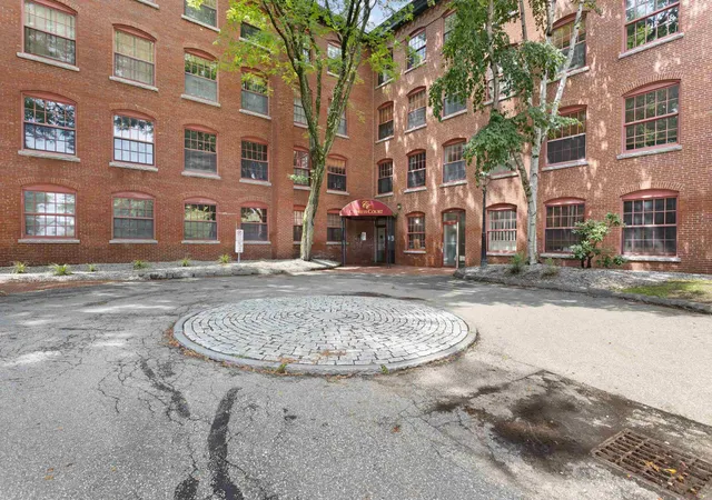Photo 2 of Condo for sale at 335 Cypress St #1A, Manchester, NH 03103 | MLS# 5103341 | Listing updated on 2026-09-11