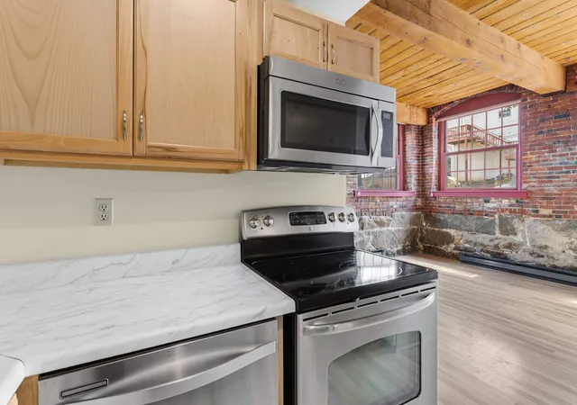 Photo 3 of Condo for sale at 335 Cypress St #1A, Manchester, NH 03103 | MLS# 5103341 | Listing updated on 2026-10-05