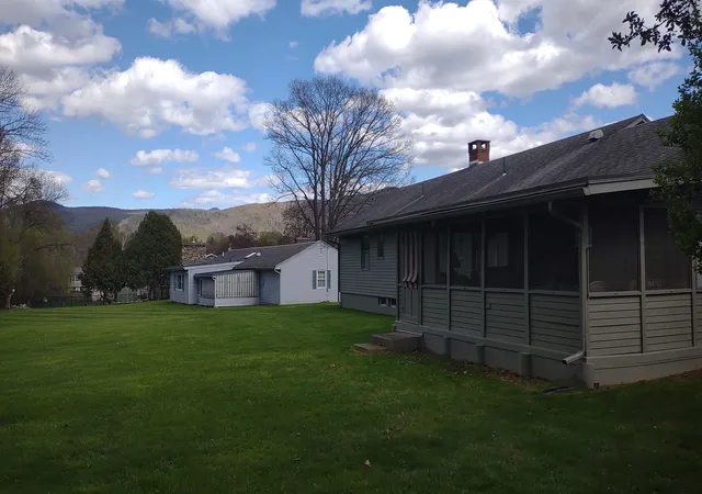 Photo 2 of Single family home for sale at 11 Emeritus St, Rutland, VT 05701 | MLS# 5103361 | Listing updated on 2026-09-23