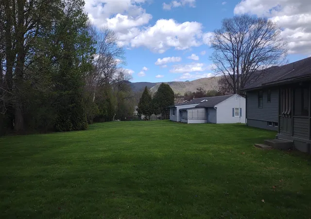 Photo 3 of Single family home for sale at 11 Emeritus St, Rutland, VT 05701 | MLS# 5103361 | Listing updated on 2026-09-23