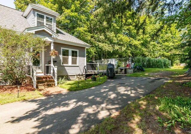 Photo 3 of Sale Pending at 281 Main St, Salem, NH 03079 | MLS# 5103368 | Listing updated on 2026-09-06