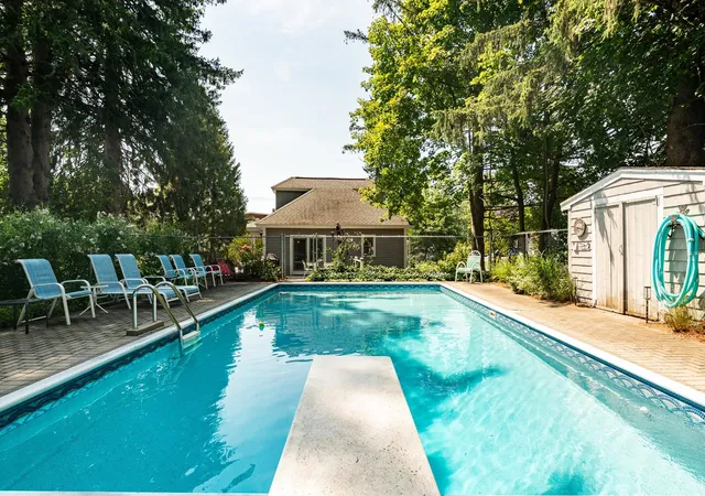 Photo 4 of Sale Pending at 281 Main St, Salem, NH 03079 | MLS# 5103368 | Listing updated on 2026-09-06