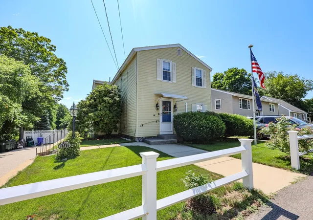 Photo 1 of Sale Pending at 1347 Candia Rd, Manchester, NH 03109 | MLS# 5103426 | Listing updated on 2026-09-04