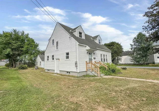 Single family home for sale at 194 Union St, Springfield, VT 05156 | MLS# 5103434