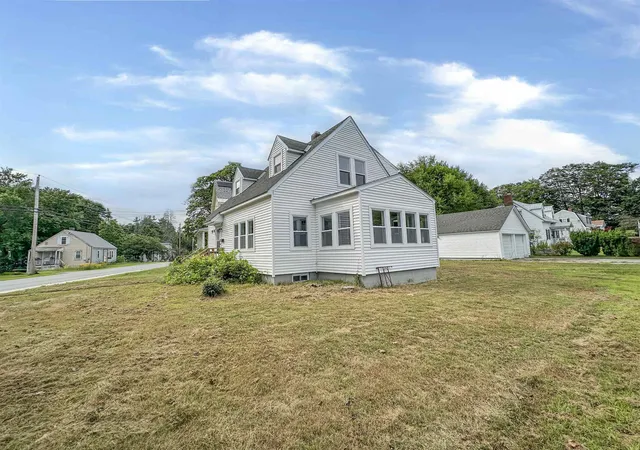 Photo 3 of Single family home for sale at 194 Union St, Springfield, VT 05156 | MLS# 5103434 | Listing updated on 2026-09-01