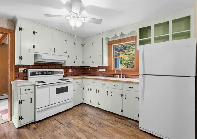 Photo 4 of Single family home for sale at 6 Hartswood Rd, Dover, NH 03820 | MLS# 5103440 | Listing updated on 2026-09-13
