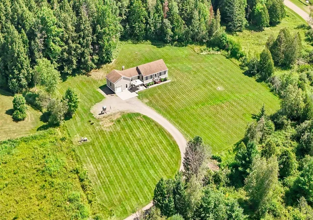 Photo 4 of Single family home for sale at 338 Perrault Dr, Newport Center, VT 05857 | MLS# 5103459 | Listing updated on 2026-09-10