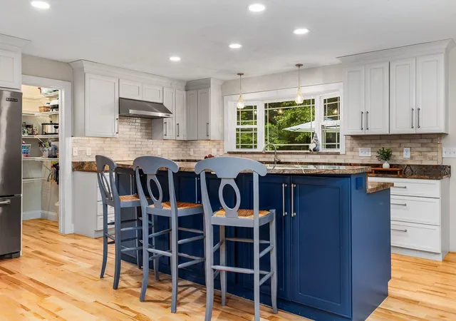 Photo 3 of Single family home for sale at 4 Jane Appleton Wy, Hampton, NH 03842 | MLS# 5103468 | Listing updated on 2026-09-01