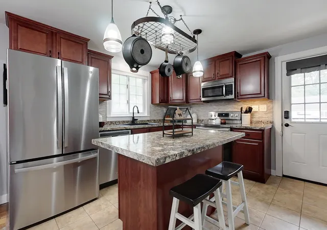 Photo 3 of Single family home for sale at 9 Laurel St, New Ipswich, NH 03071 | MLS# 5103493 | Listing updated on 2026-09-09
