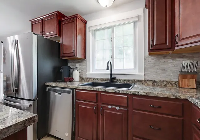 Photo 3 of Single family home for sale at 9 Laurel St, New Ipswich, NH 03071 | MLS# 5103493 | Listing updated on 2026-09-09