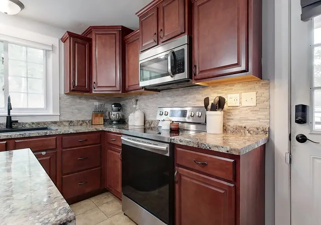 Photo 4 of Single family home for sale at 9 Laurel St, New Ipswich, NH 03071 | MLS# 5103493 | Listing updated on 2026-09-09
