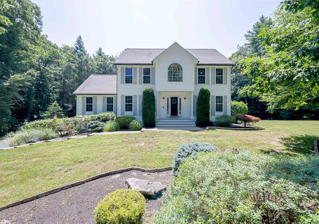 1st image of 14 Meadow Brook Xing, Sandown, NH 03873 | MLS# 5103516