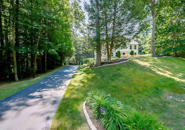 3rd image of 14 Meadow Brook Xing, Sandown, NH 03873 | MLS# 5103516