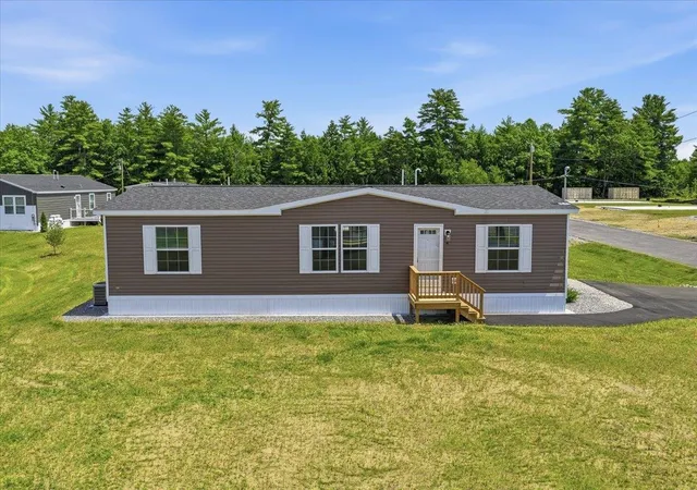 1st image of 4 Wentworth Ave, Tilton, NH 03276 | MLS# 5103527