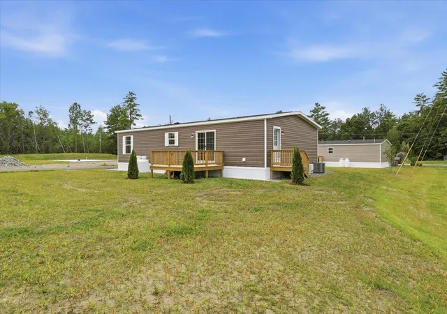 3rd image of 4 Wentworth Ave, Tilton, NH 03276 | MLS# 5103527