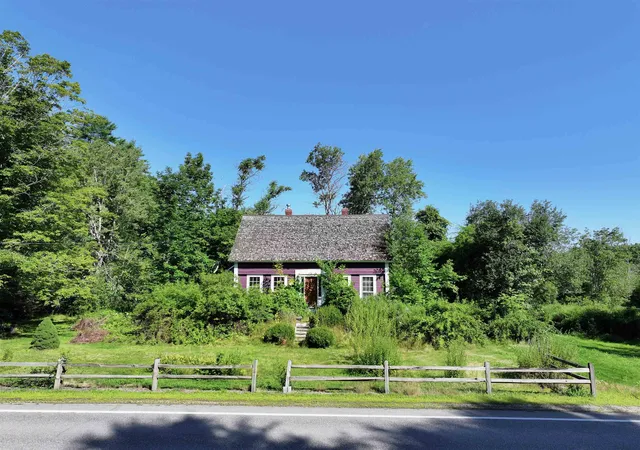 Photo 1 of Single family home for sale at 225 Concord Stage Rd, Weare, NH 03281 | MLS# 5103533 | Listing updated on 2026-10-28