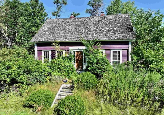 Photo 2 of Single family home for sale at 225 Concord Stage Rd, Weare, NH 03281 | MLS# 5103533 | Listing updated on 2026-10-28