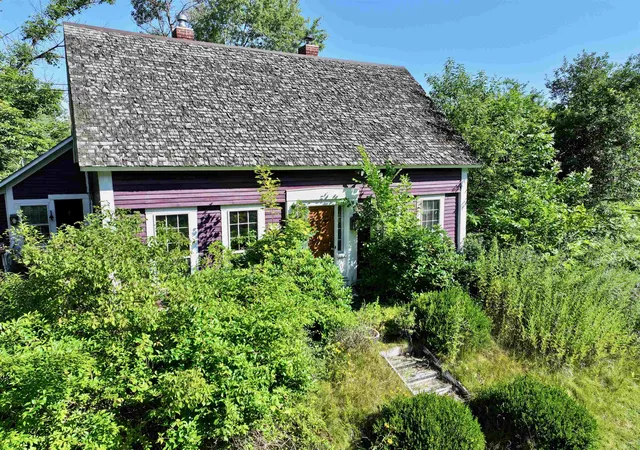 Photo 3 of Single family home for sale at 225 Concord Stage Rd, Weare, NH 03281 | MLS# 5103533 | Listing updated on 2026-10-28