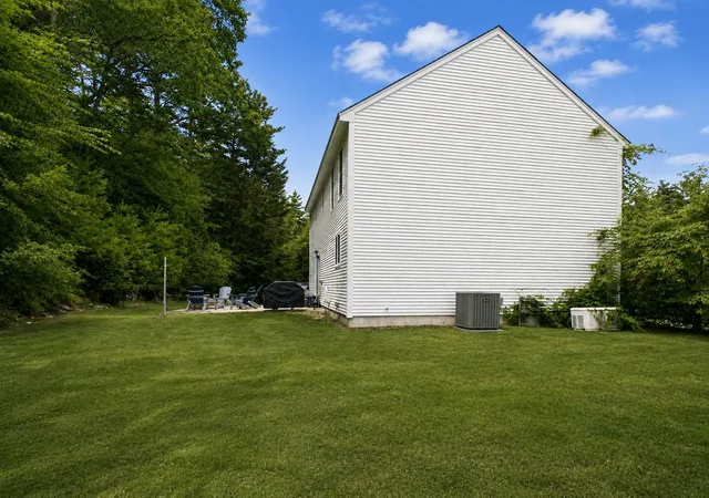 Photo 3 of Single family home for sale at 25 Jessica Dr, Merrimack, NH 03054 | MLS# 5103558 | Listing updated on 2026-08-25