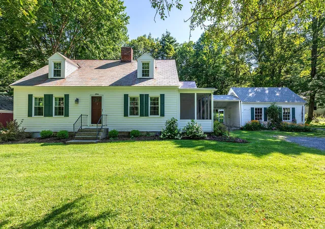 Single family home for sale at 2984 Vt 313 Rte, Arlington, VT 05250 | MLS# 5103566
