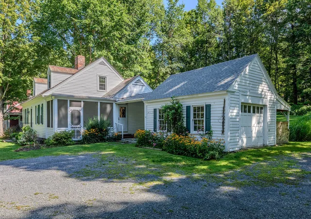Photo 2 of Single family home for sale at 2984 Vt 313 Rte, Arlington, VT 05250 | MLS# 5103566 | Listing updated on 2026-08-05