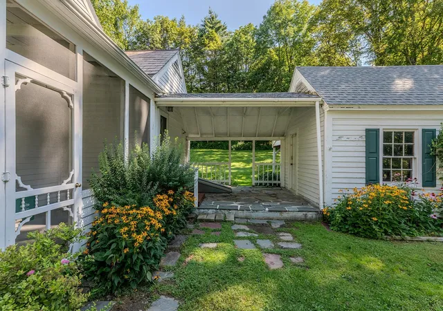 Photo 3 of Single family home for sale at 2984 Vt 313 Rte, Arlington, VT 05250 | MLS# 5103566 | Listing updated on 2026-08-05