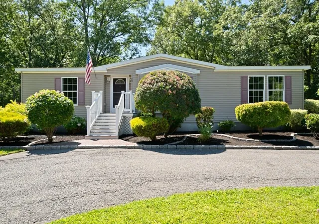 2nd image of 90 Alison Dr, Seabrook, NH 03874 | MLS# 5103570
