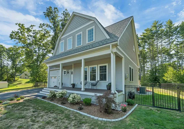 2nd image of 6 Boulder Dr, Newmarket, NH 03857 | MLS# 5103572