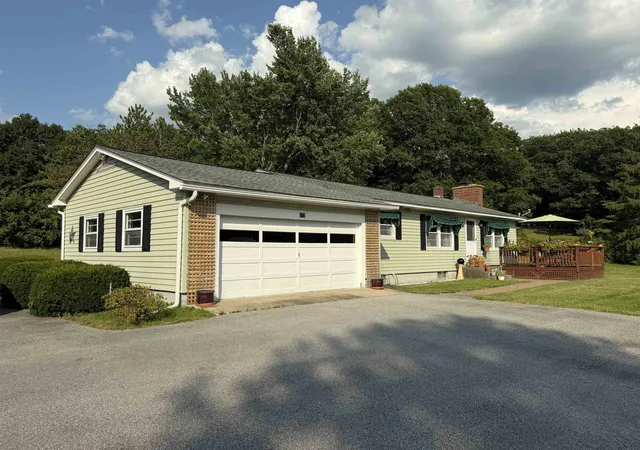 Single family home for sale at 172 Pinewoods Rd, Pittsford, VT 05763 | MLS# 5103574