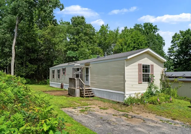 Photo 3 of Manufactured home for sale at 59 Diana Dr, Swanzey, NH 03446 | MLS# 5103587 | Listing updated on 2026-08-19